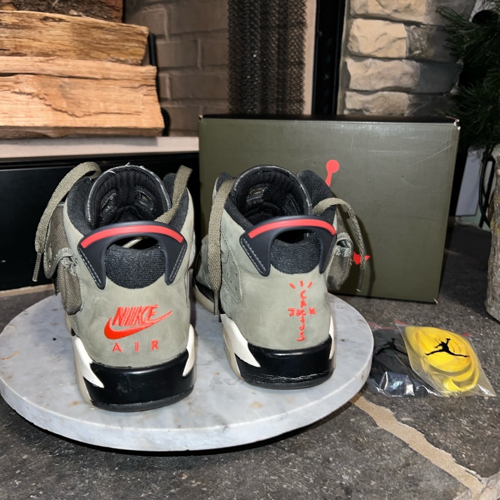 JORDAN 6 GS - Picture 2 of 8